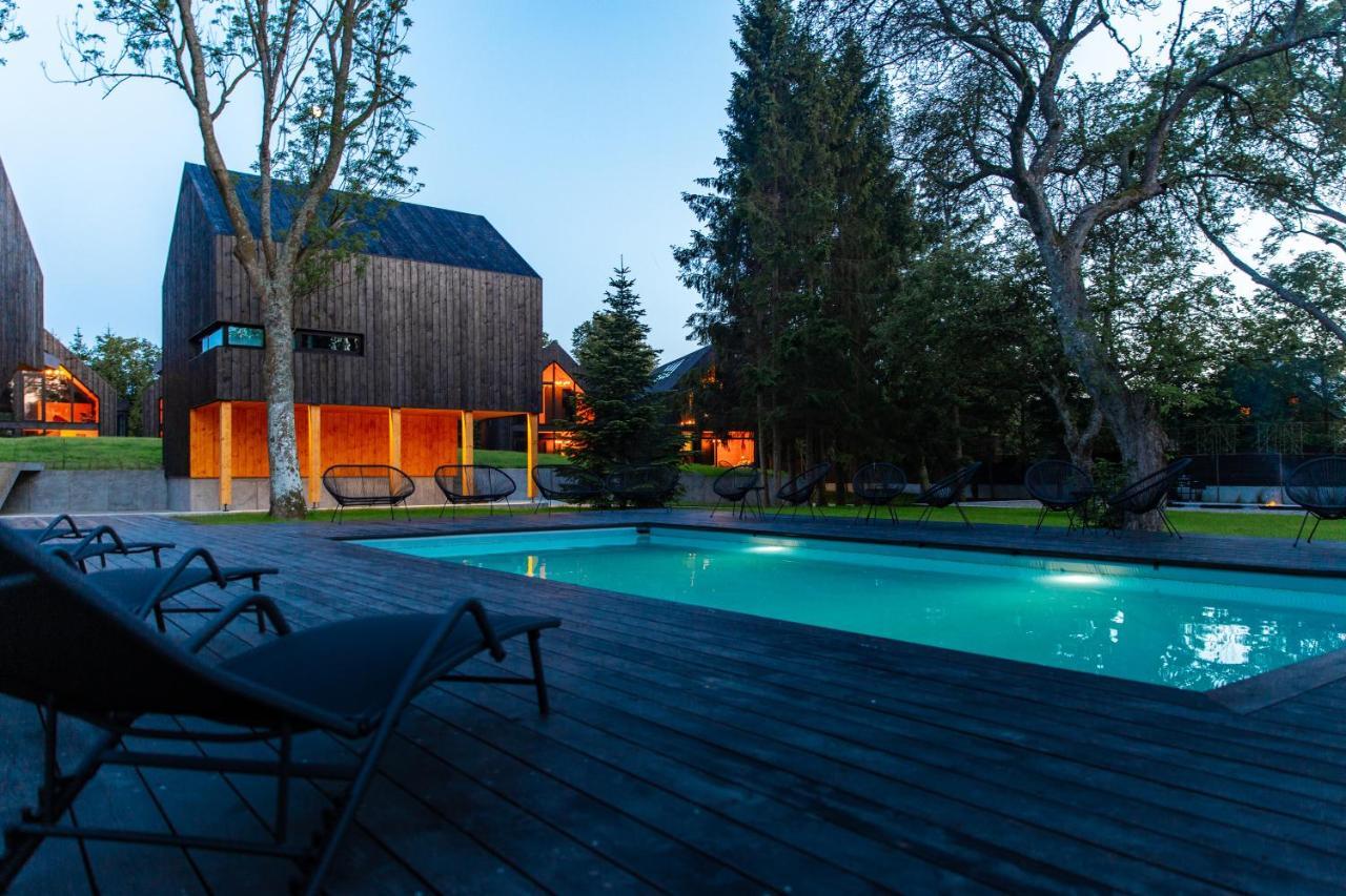 Camppinus Park Villa Jezierzany Bagian luar foto